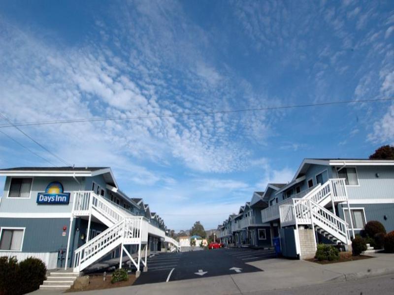Harbor House Hotel